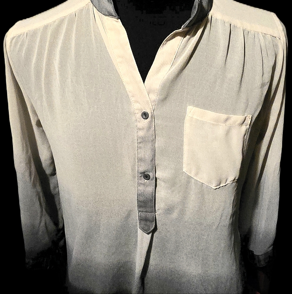 Med. Like New Blouse